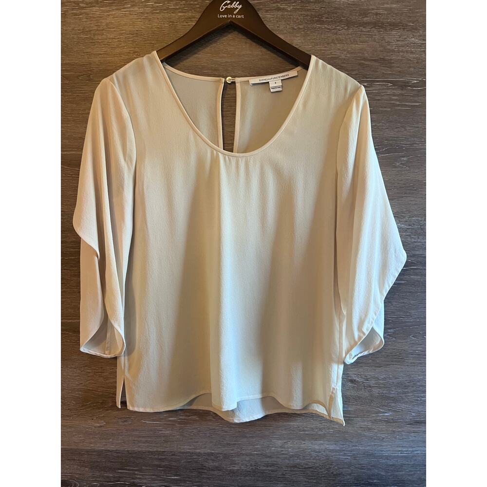Diane von Furstenberg Ivory Blouse size 8 3/4 sleeves 100% Silk Elegant blouse
